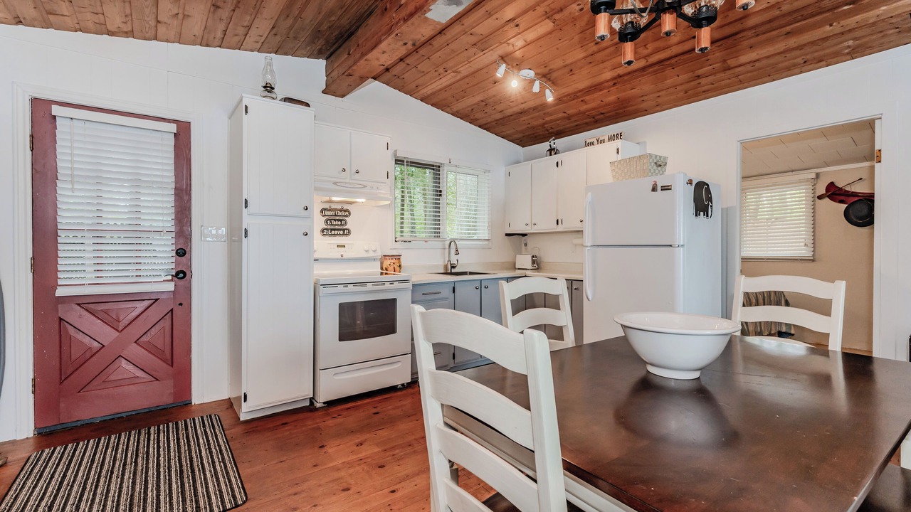 Photo of Kitchen in Colpoys Bay