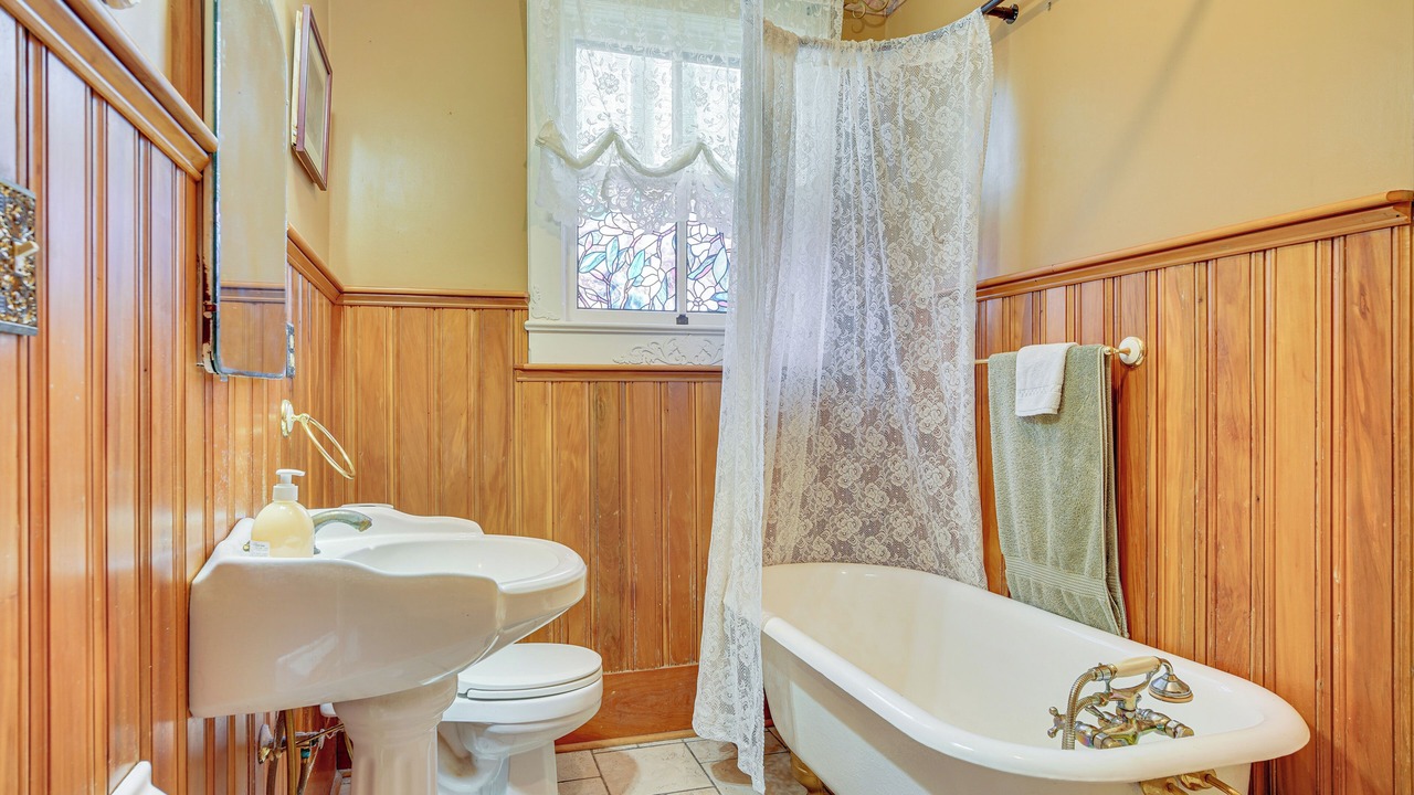 Photo of Bathroom in Jeanerette