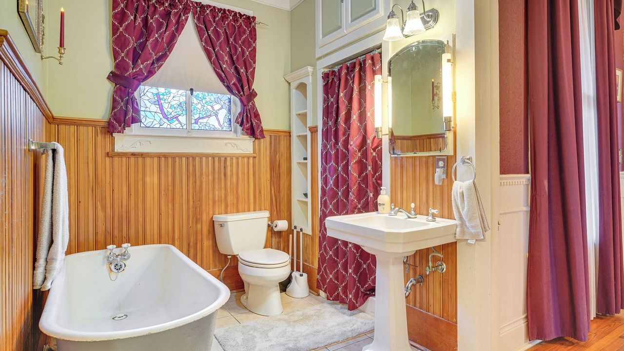 Photo of Bathroom in Jeanerette
