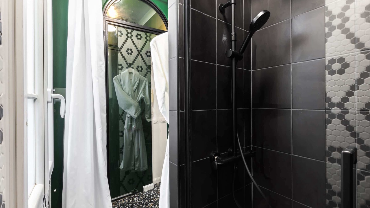 Photo of Bathroom in Arts-et-Metiers