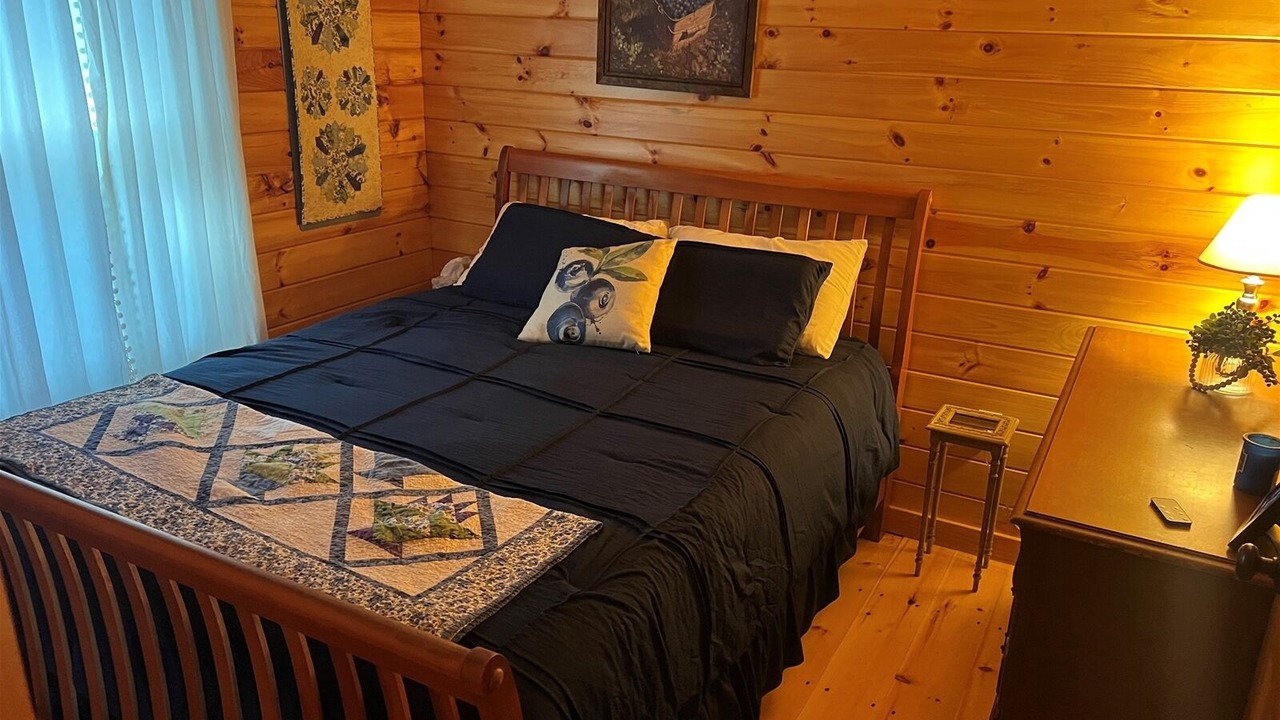 Photo of Bedroom in Nobleboro