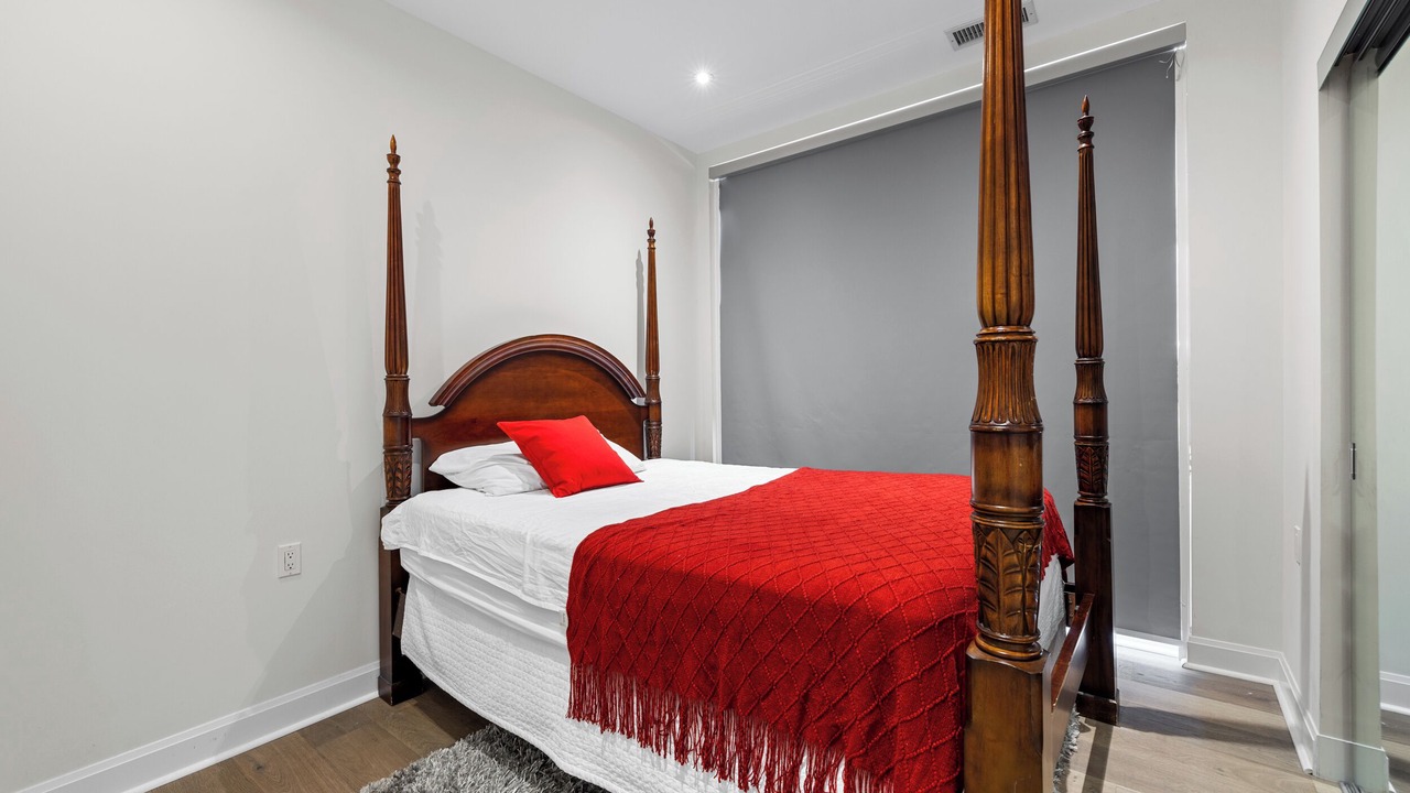 Photo of Bedroom in Humber Bay
