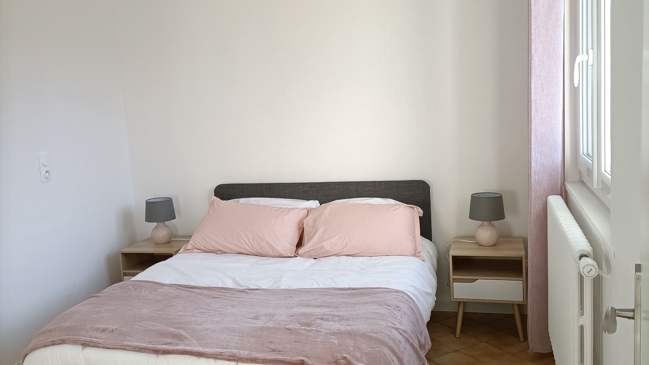 Photo of Bedroom in Brux