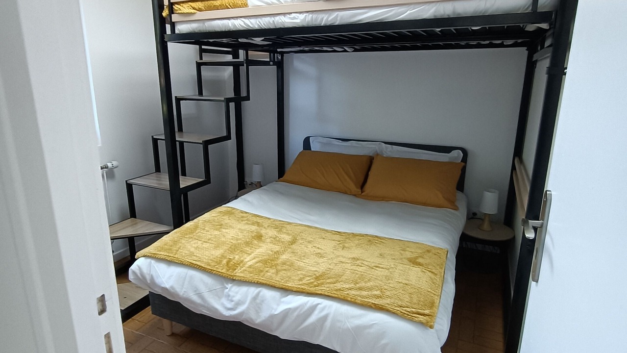 Photo of Bedroom in Brux