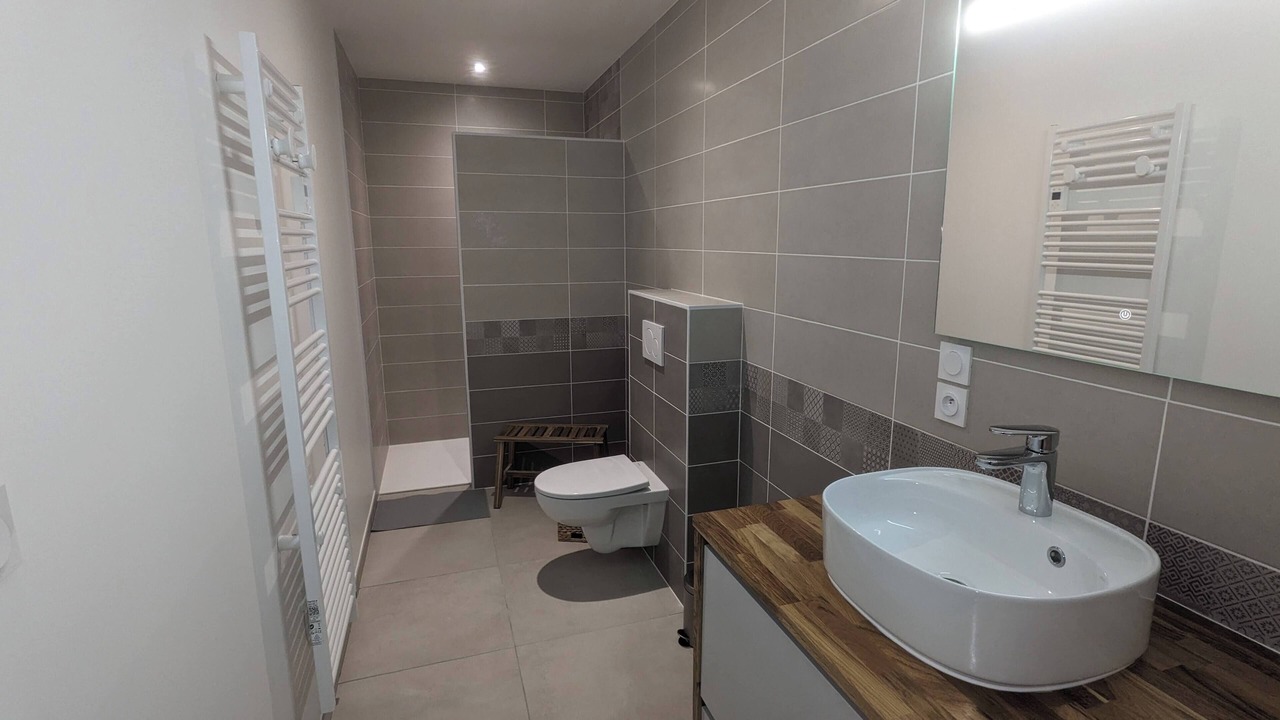 Photo of Bathroom in Villieu-Loyes-Mollon