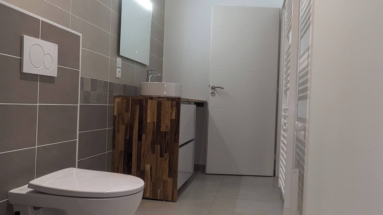 Photo of Bathroom in Villieu-Loyes-Mollon