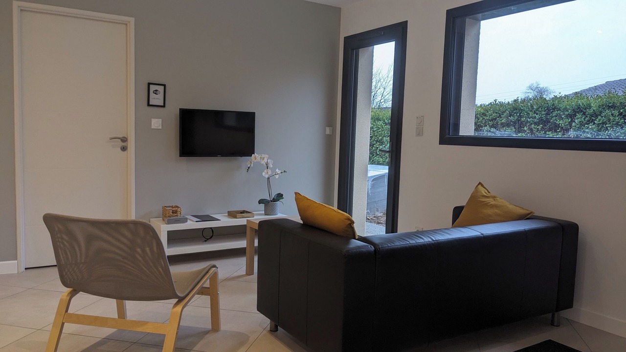 Photo of Livingroom in Villieu-Loyes-Mollon