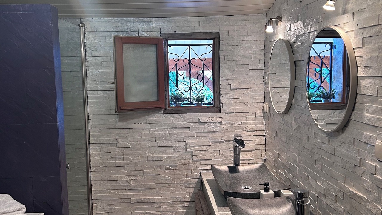 Photo of Bathroom in Digoin