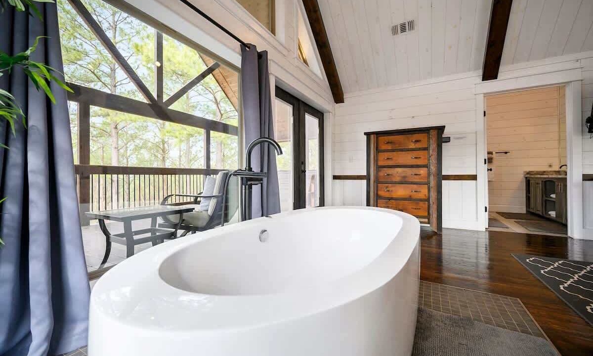 Photo of Bathroom in Broken Bow