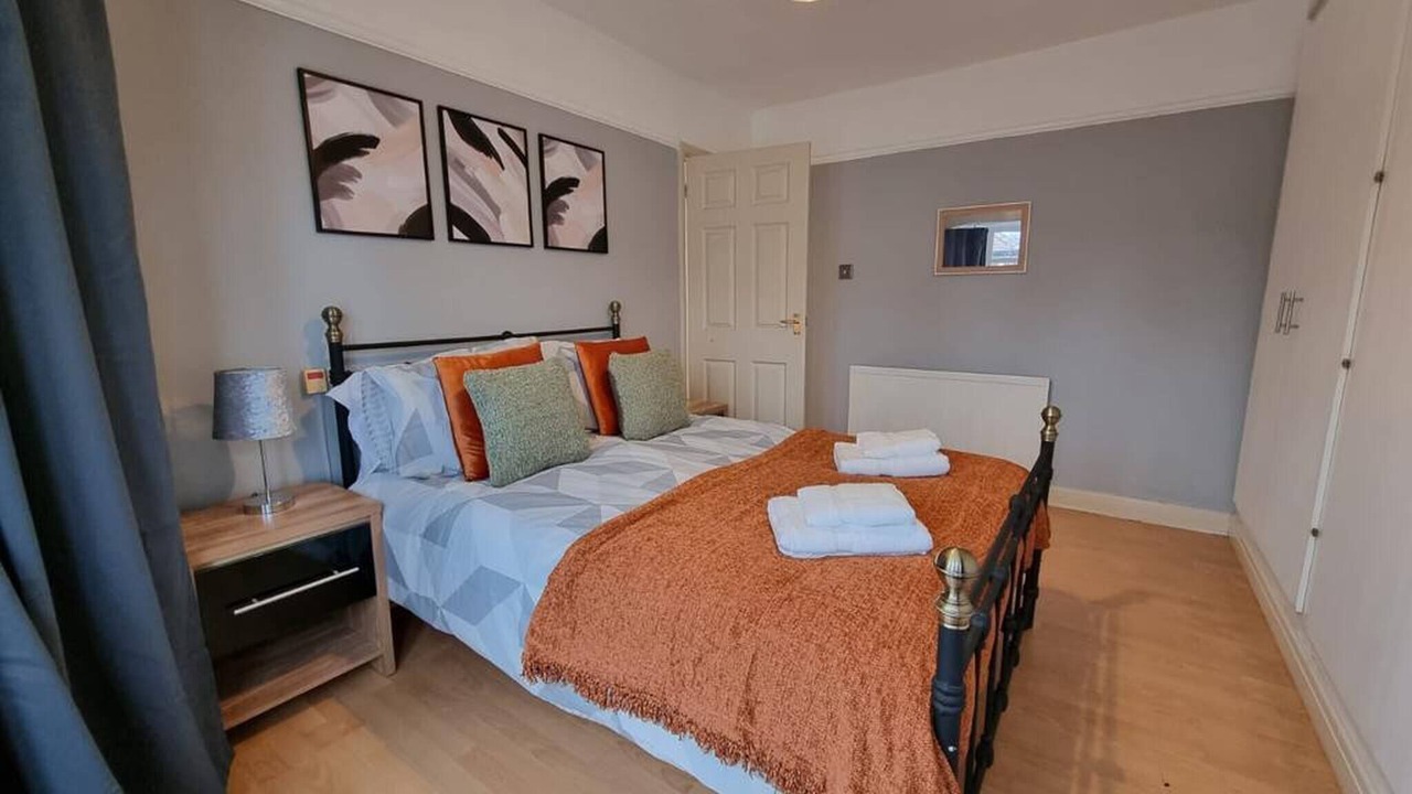 Photo of Bedroom in Droylsden