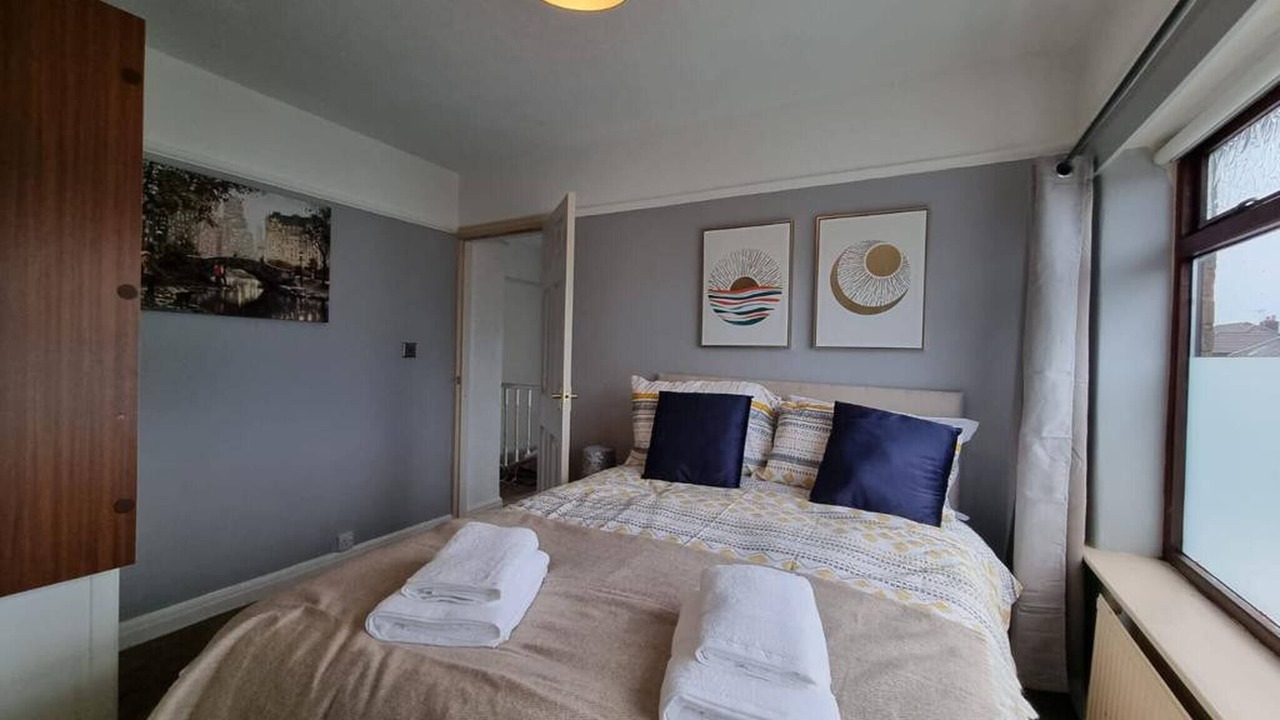 Photo of Bedroom in Droylsden