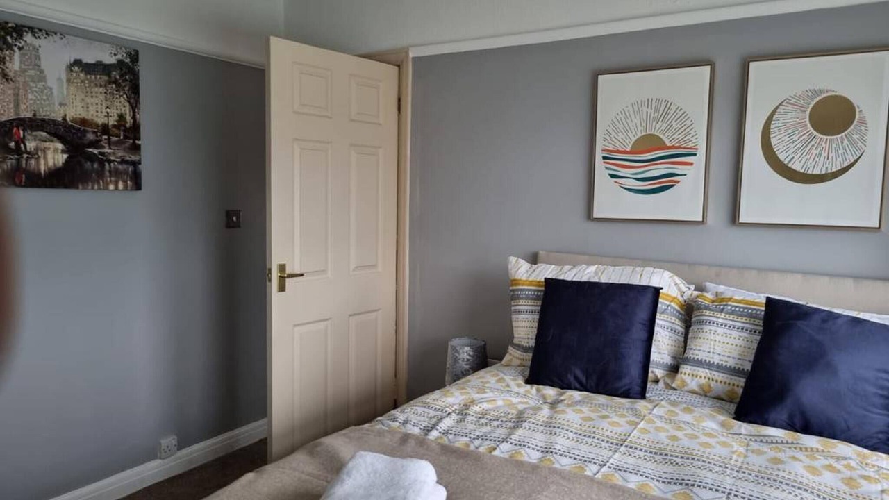 Photo of Bedroom in Droylsden