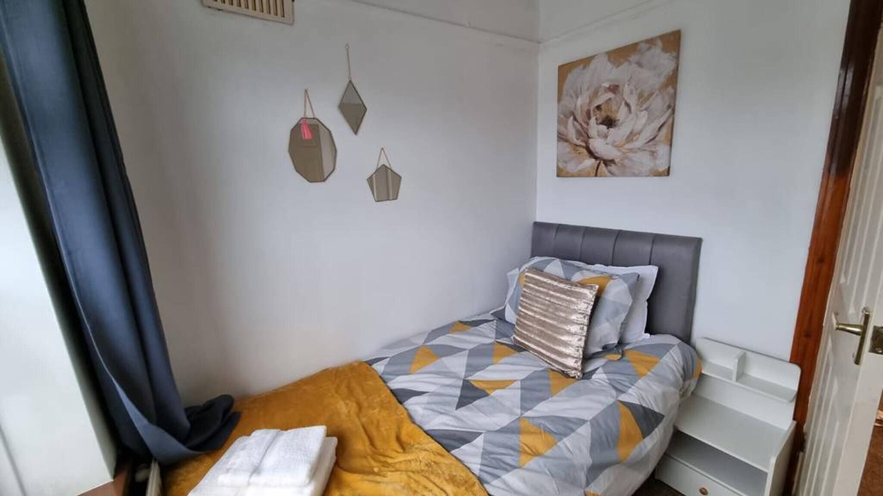 Photo of Bedroom in Droylsden