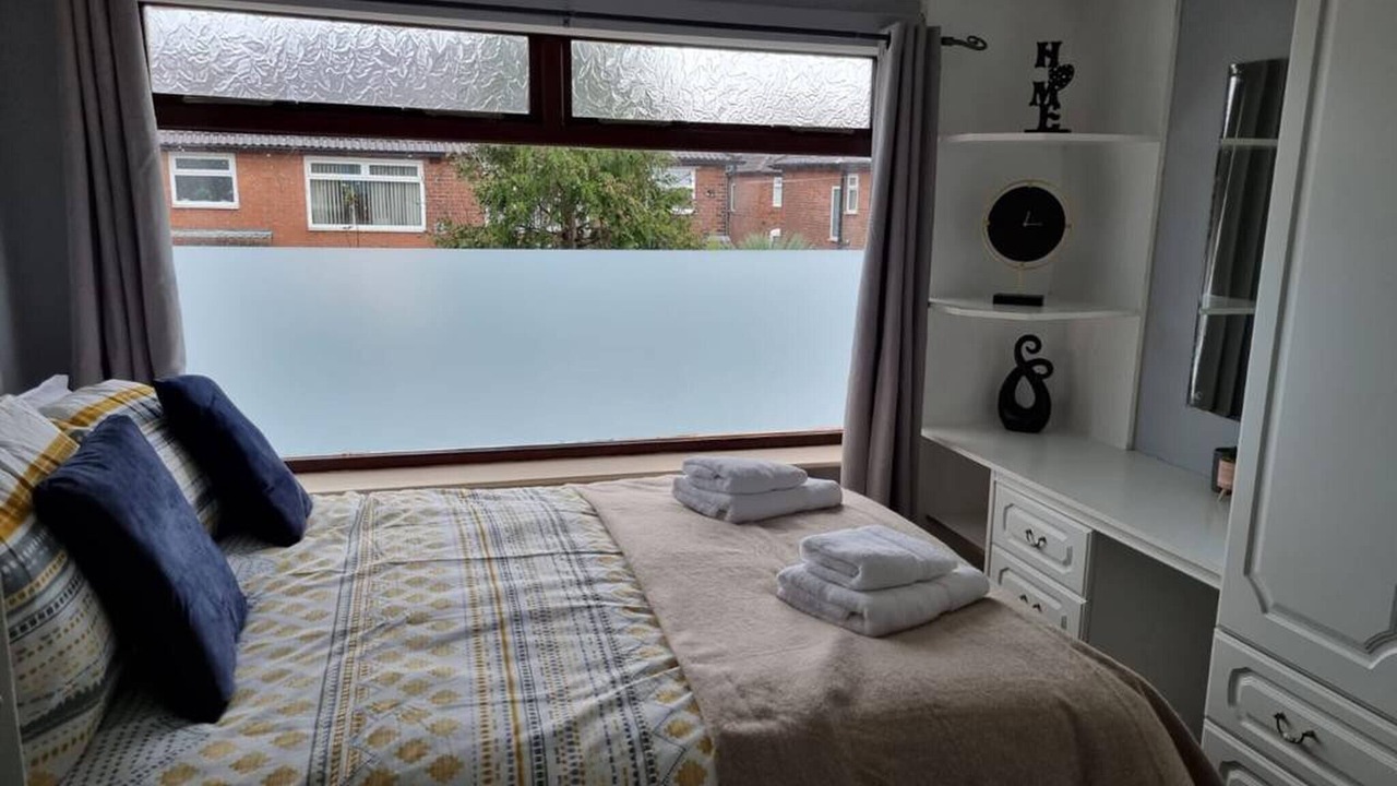 Photo of Bedroom in Droylsden