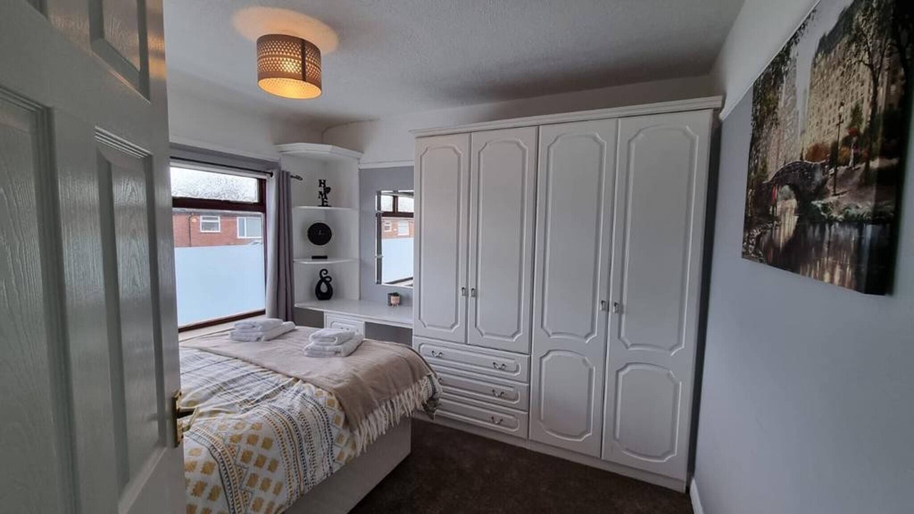 Photo of Bedroom in Droylsden