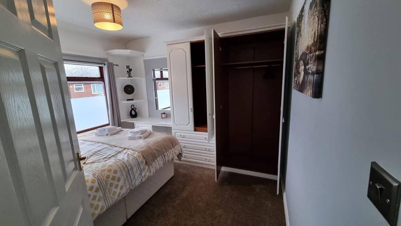 Photo of Bedroom in Droylsden