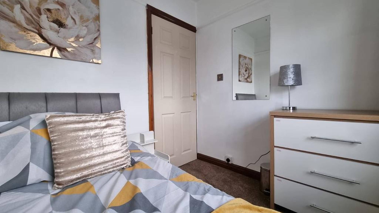 Photo of Bedroom in Droylsden