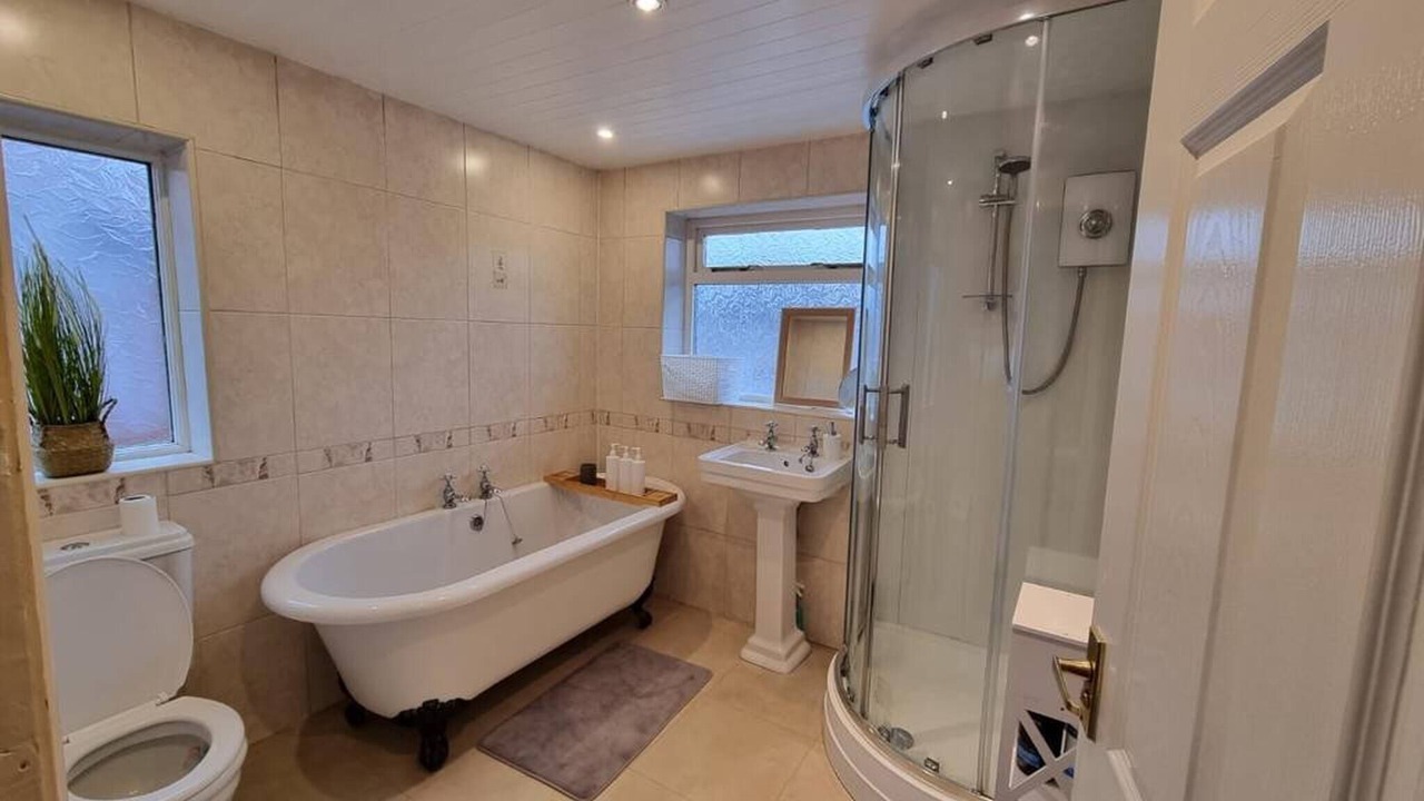 Photo of Bathroom in Droylsden