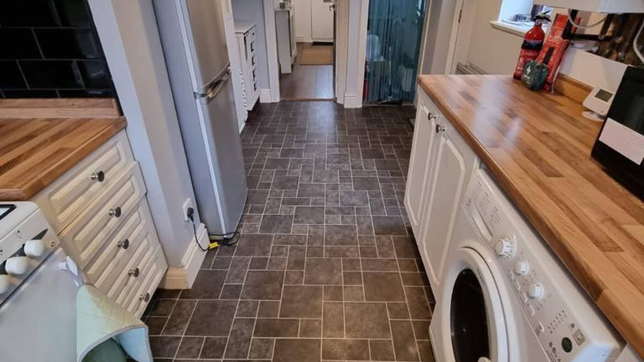 Photo of Kitchen in Droylsden