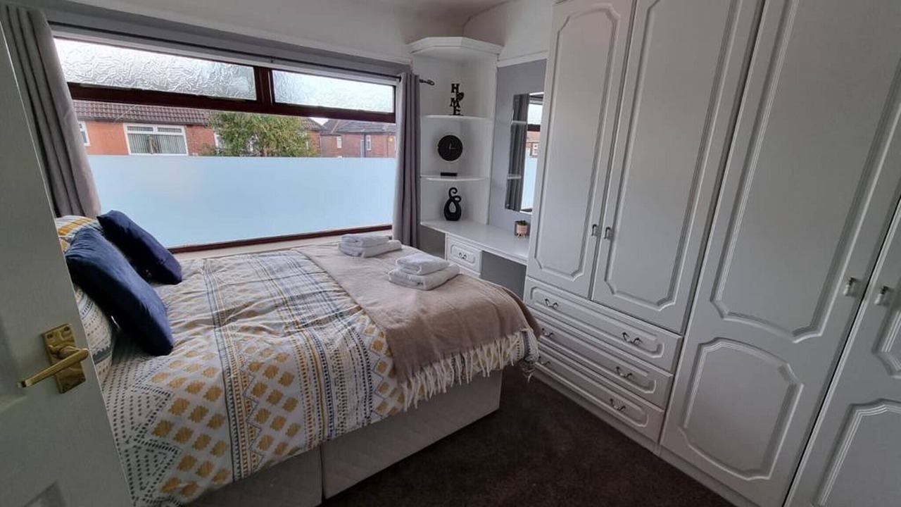 Photo of Bedroom in Droylsden