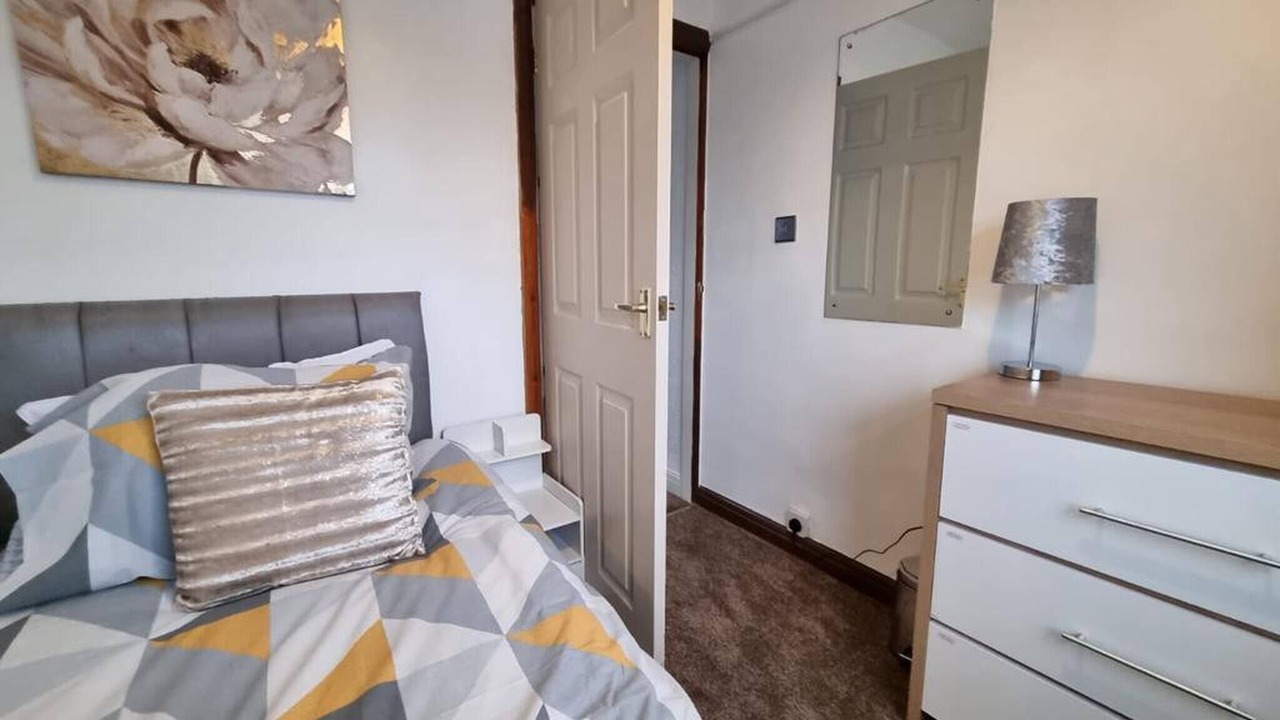 Photo of Bedroom in Droylsden
