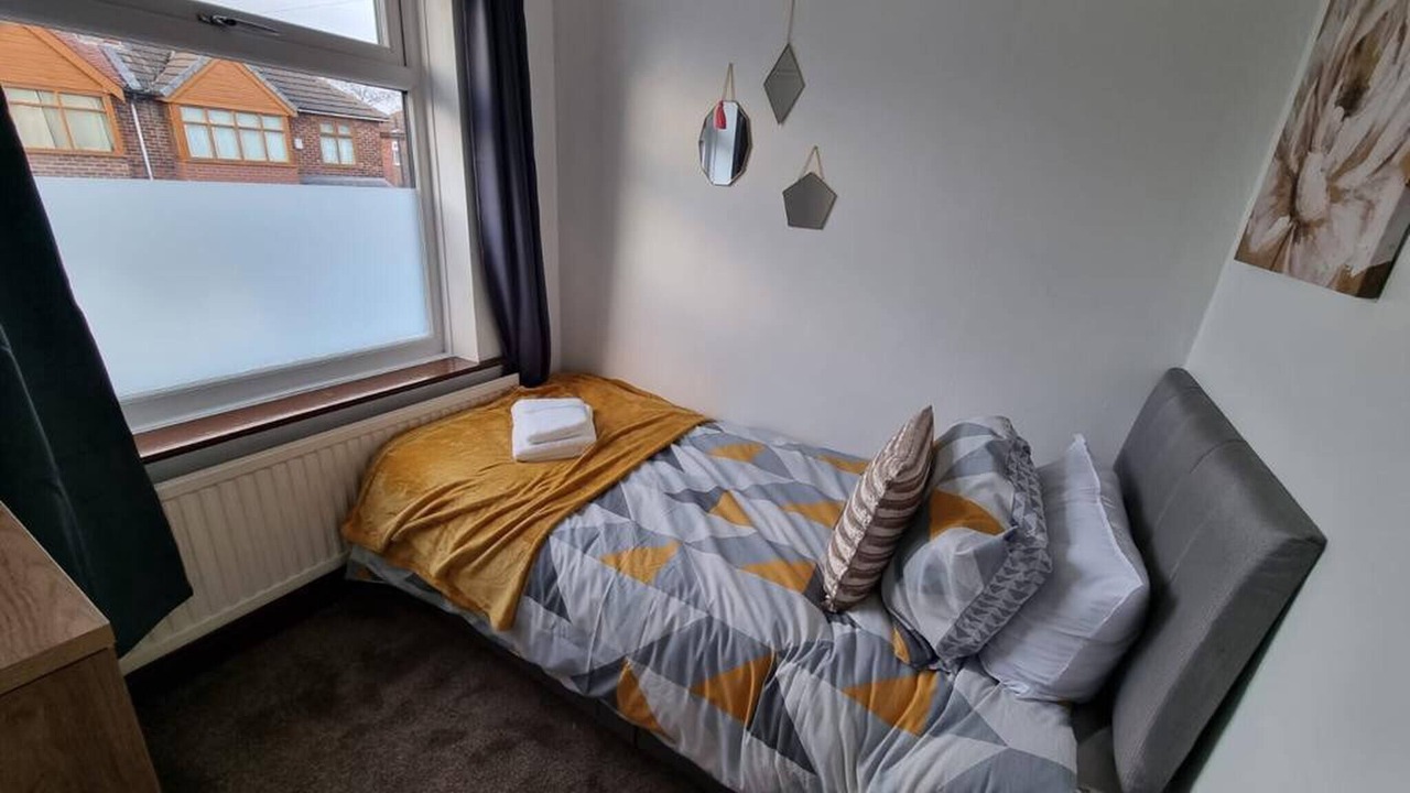Photo of Bedroom in Droylsden