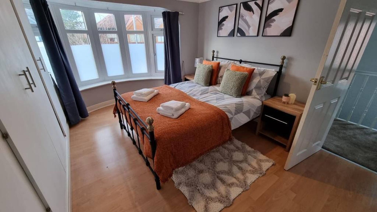 Photo of Bedroom in Droylsden