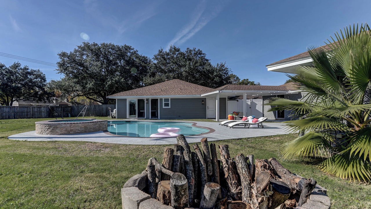 Photo of Outdoor in Clear Lake