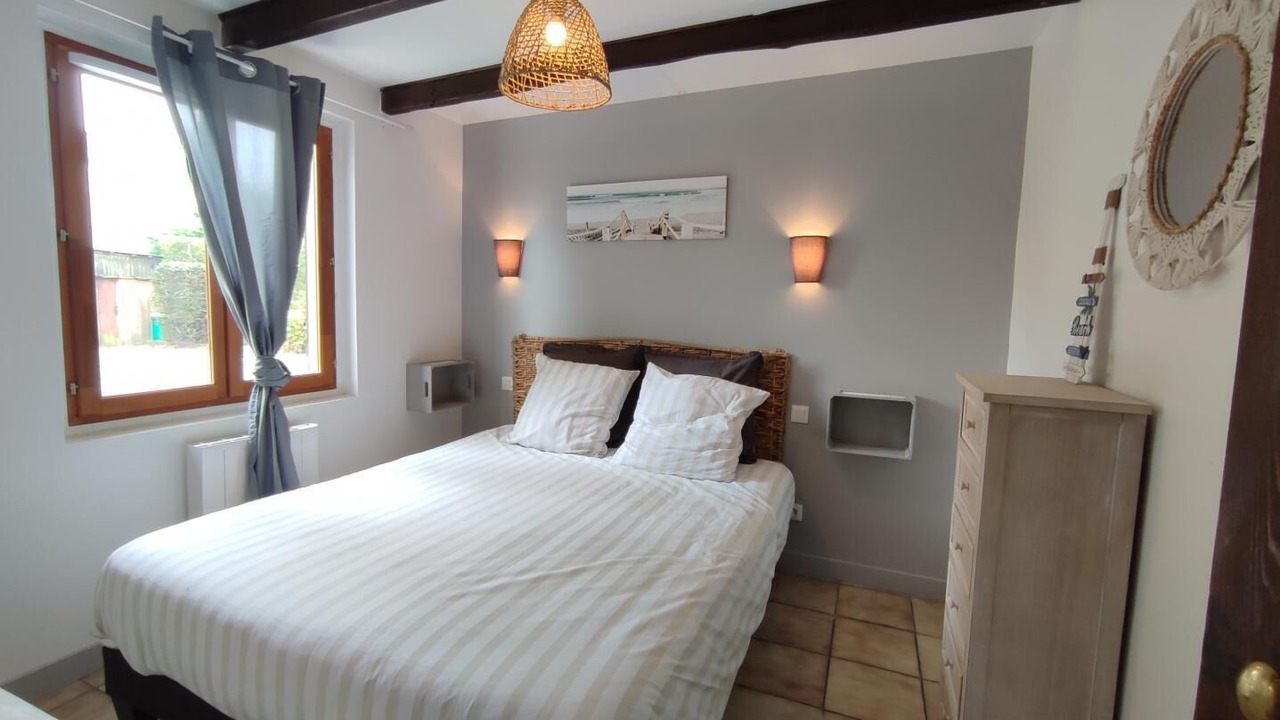 Photo of Bedroom in Cuverville-sur-Yeres