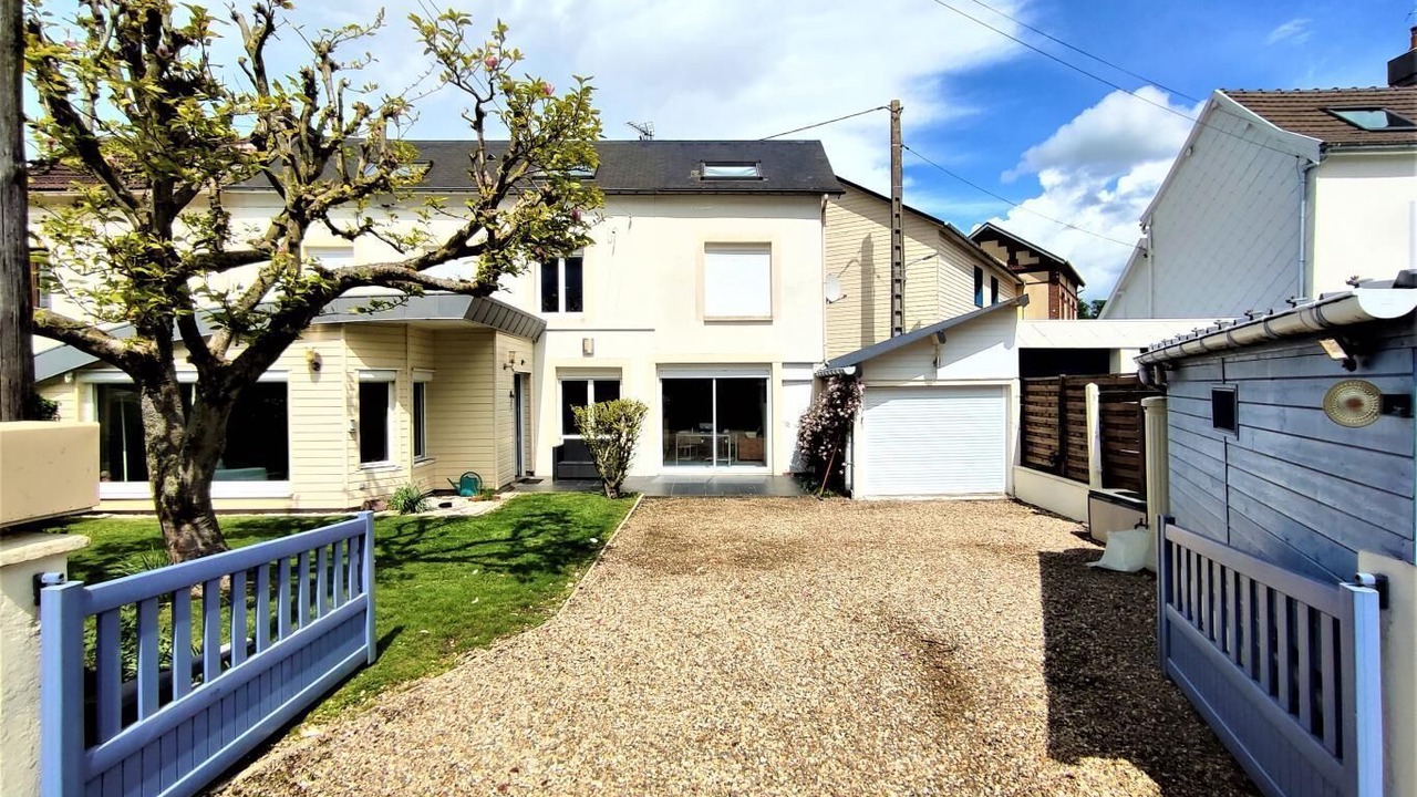 Photo of Outdoor in Mont-Saint-Aignan