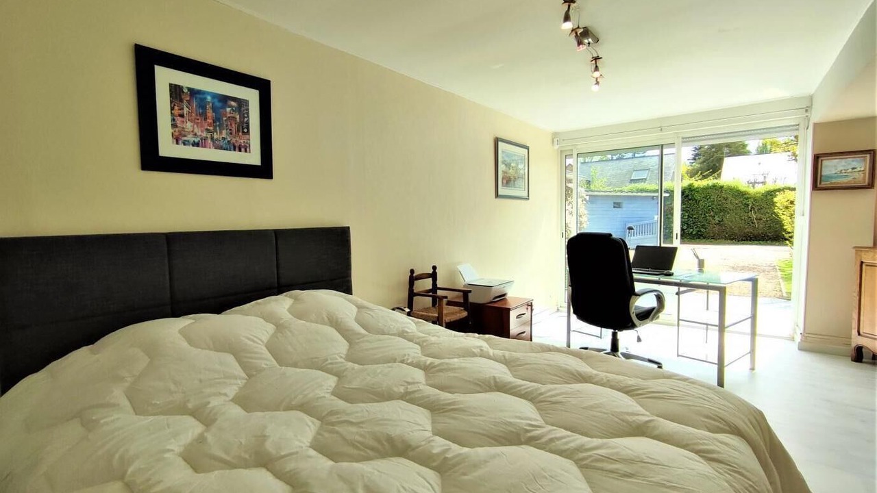 Photo of Bedroom in Mont-Saint-Aignan