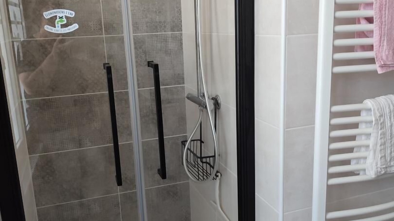 Photo of Bathroom in Montivilliers