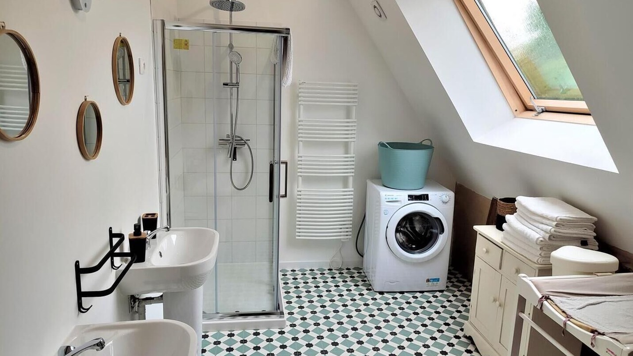 Photo of Bathroom in Roumare