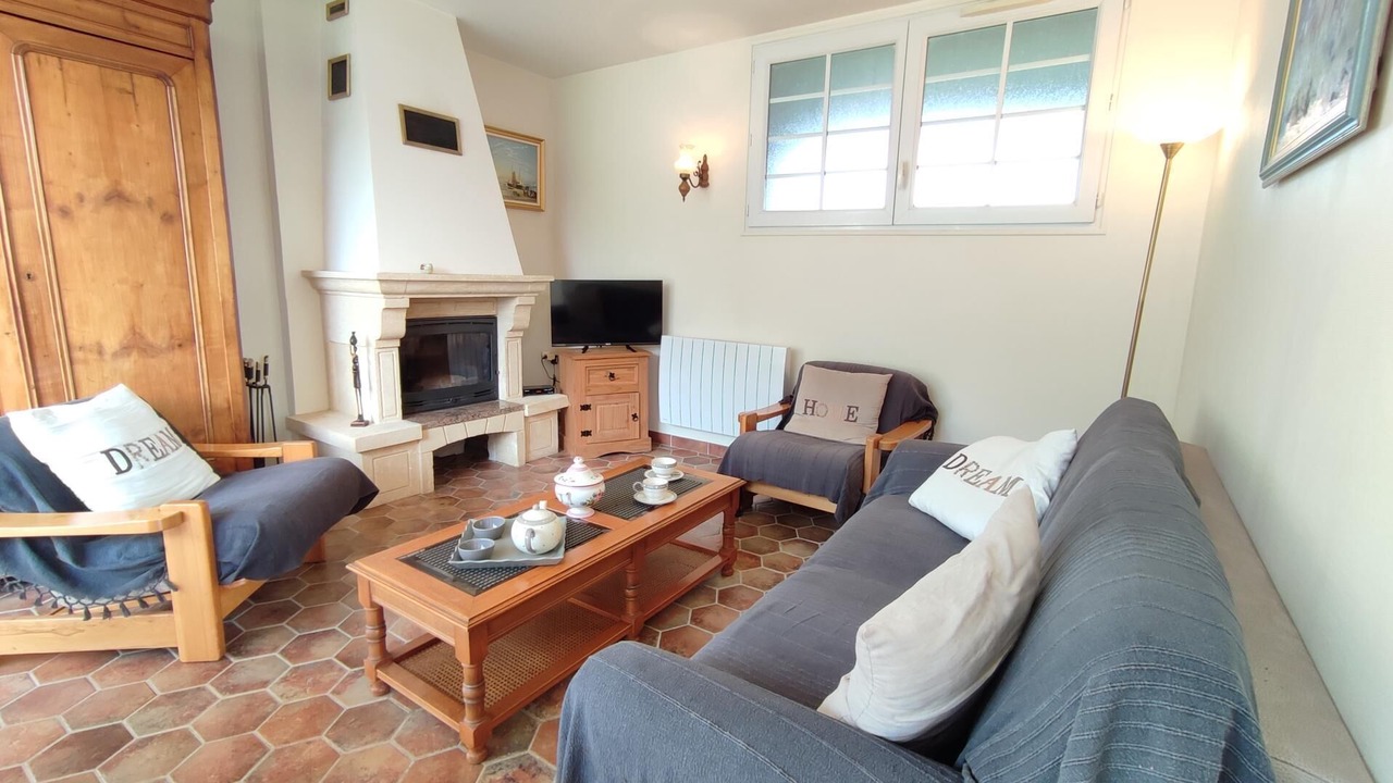 Photo of Livingroom in Aubermesnil-aux-Erables