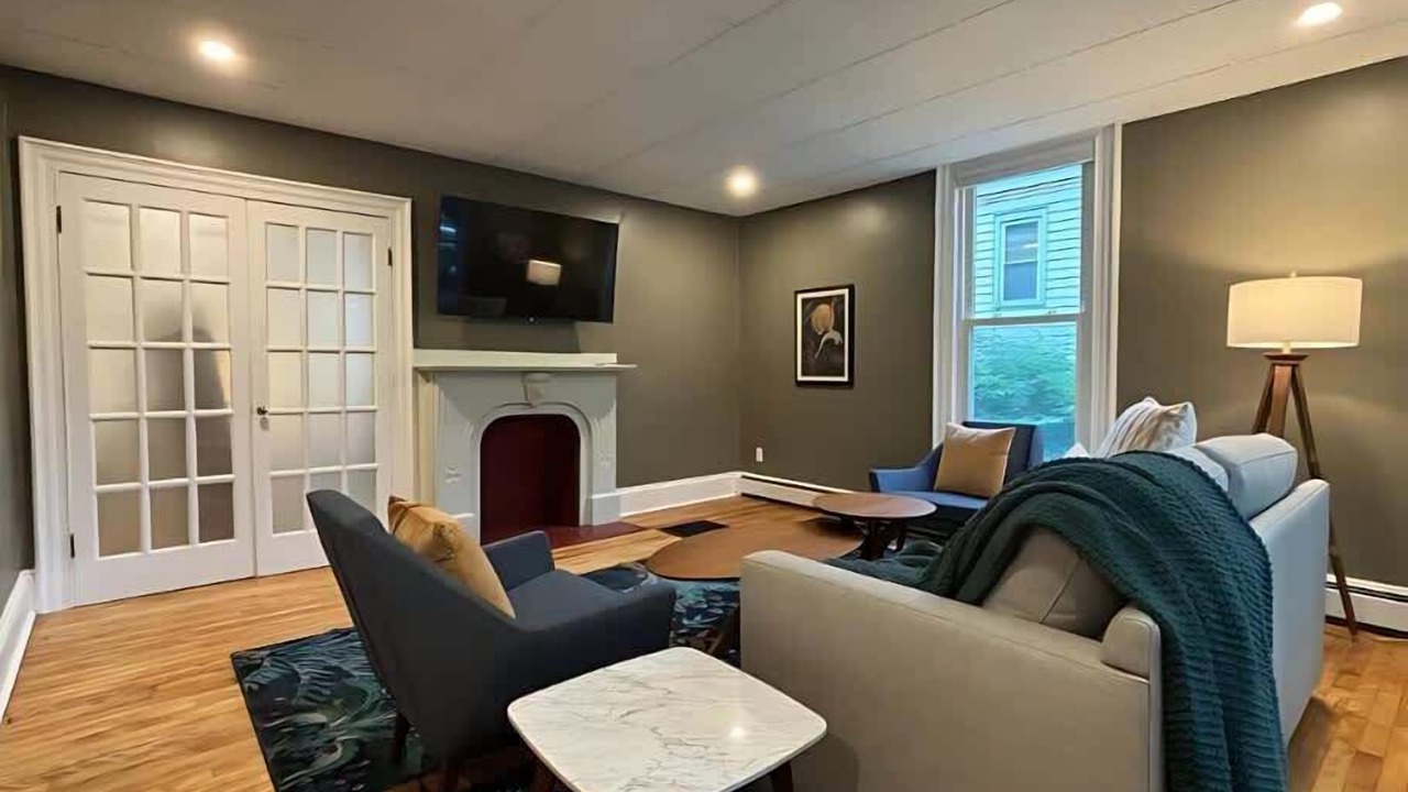 Photo of Livingroom in Deering Center