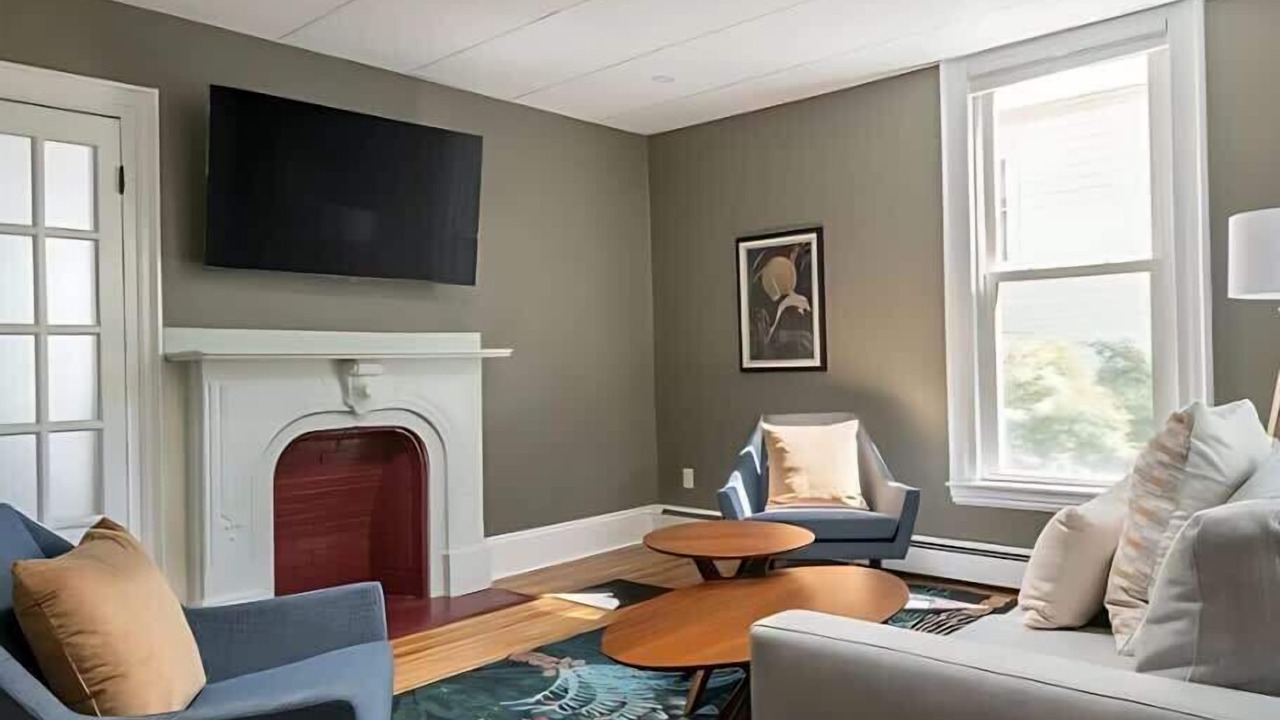 Photo of Livingroom in Deering Center