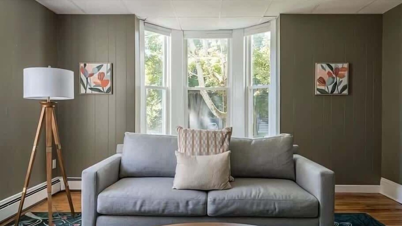 Photo of Livingroom in Deering Center