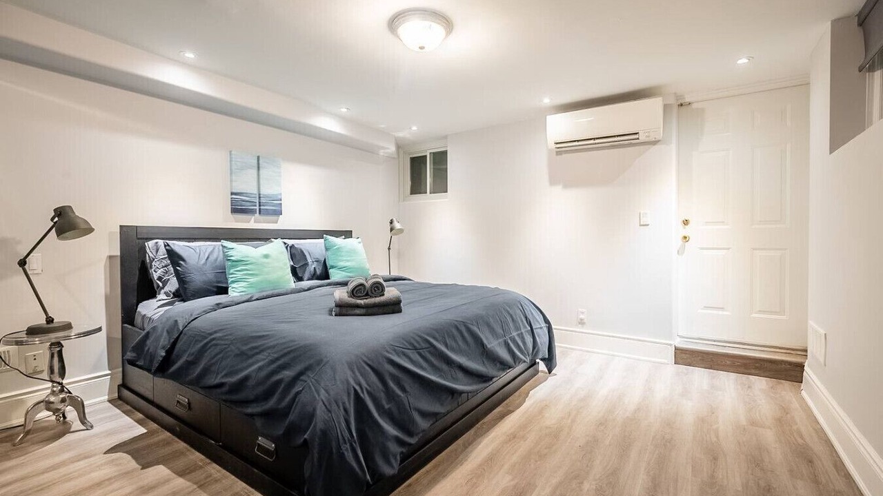 Photo of Bedroom in Bloor-Yorkville