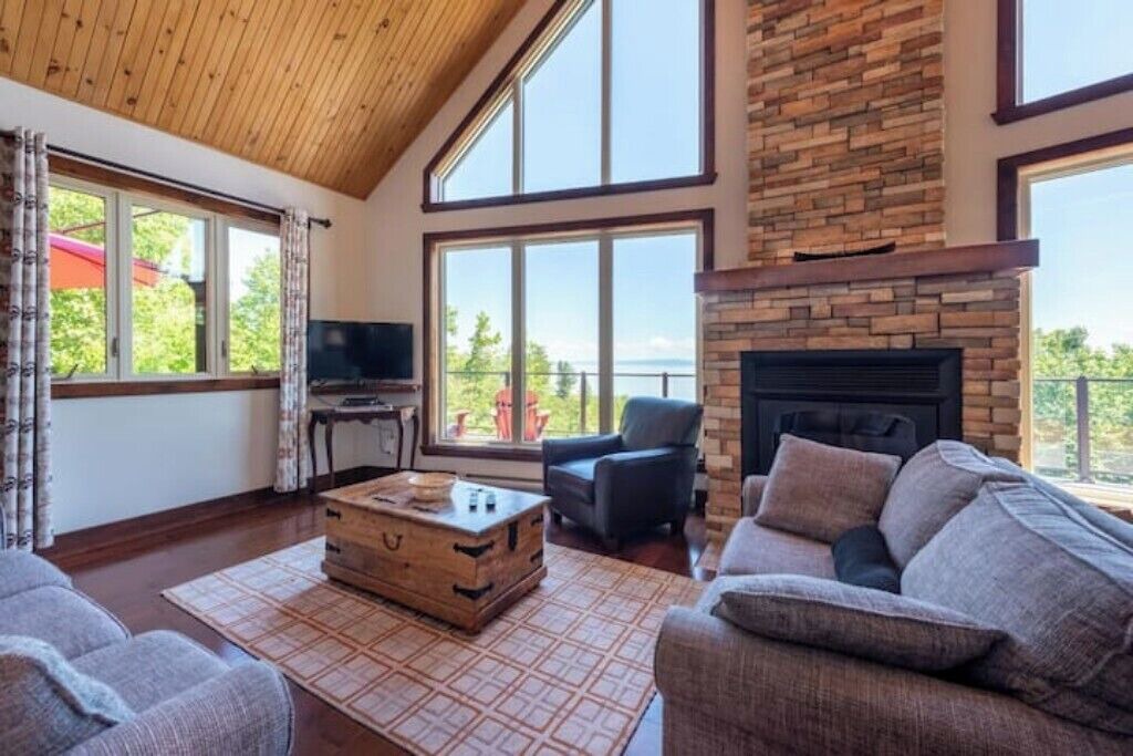 Photo of Livingroom in Petite-Riviere-Saint-Francois