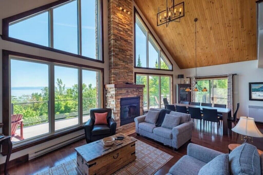 Photo of Livingroom in Petite-Riviere-Saint-Francois