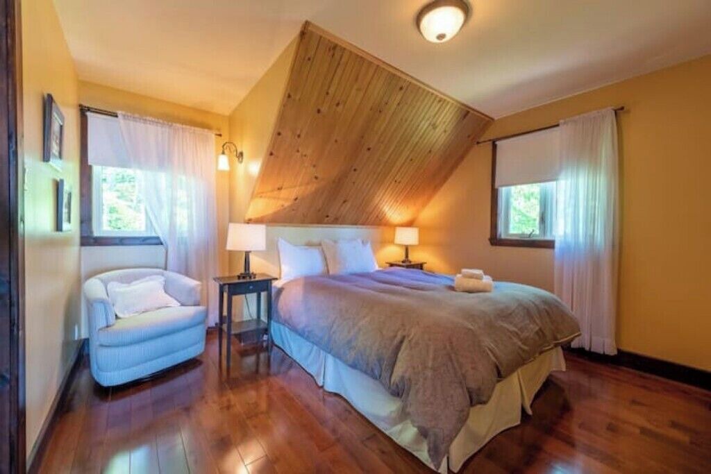 Photo of Bedroom in Petite-Riviere-Saint-Francois