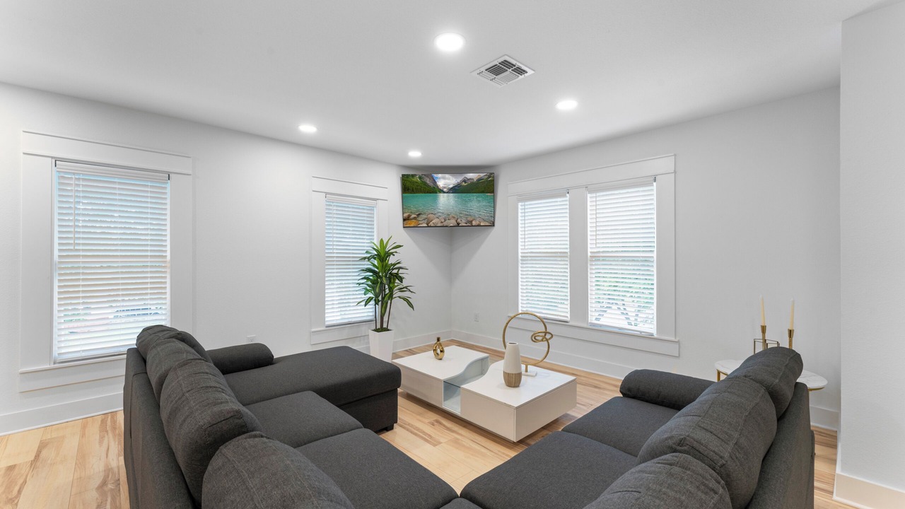 Photo of Livingroom in Midtown