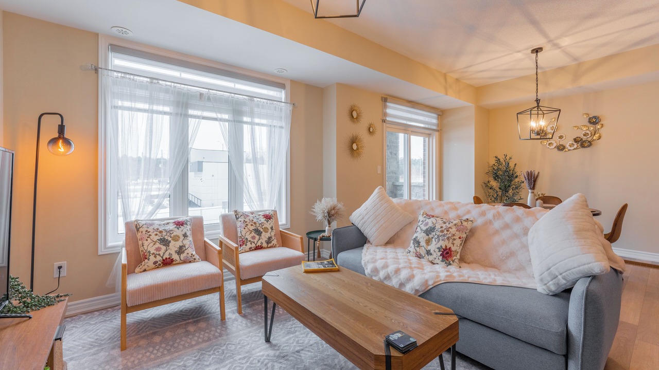 Photo of Livingroom in Pickering