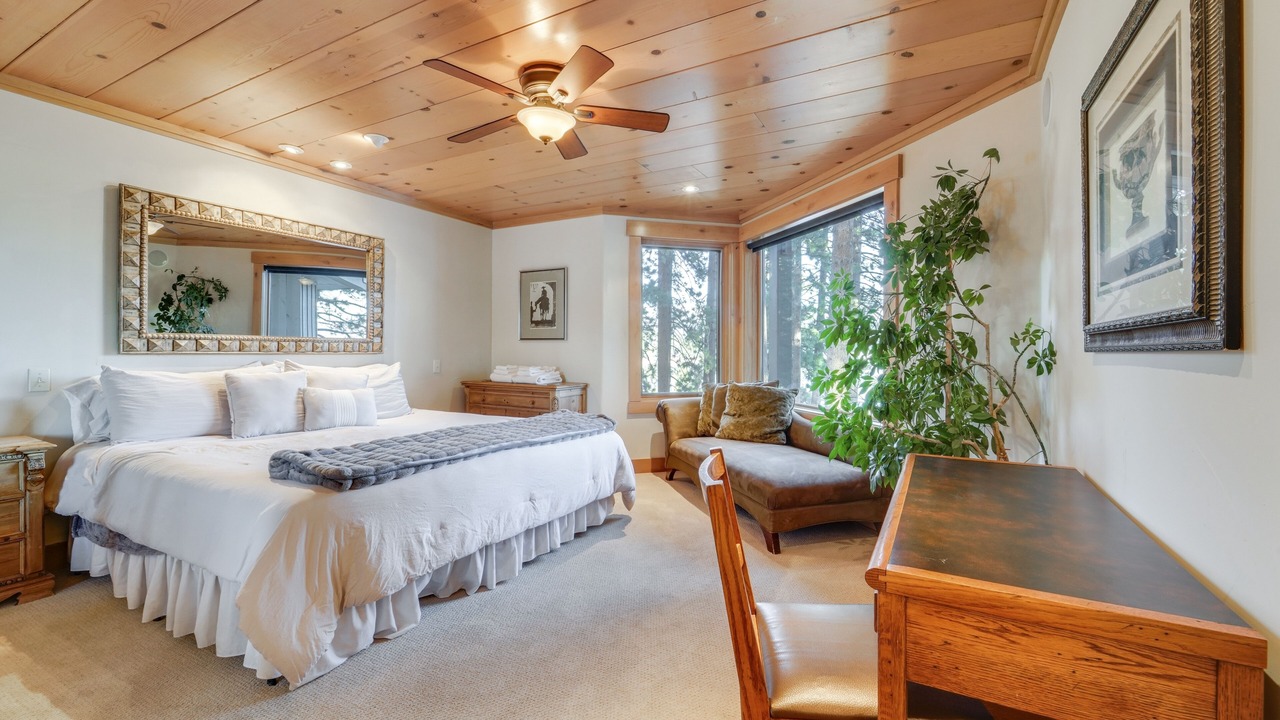 Photo of Bedroom in Crystal Bay