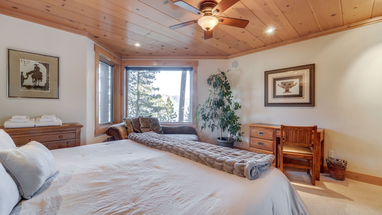 Photo of Bedroom in Crystal Bay