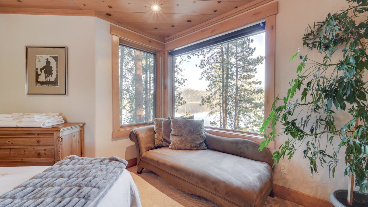 Photo of Bedroom in Crystal Bay