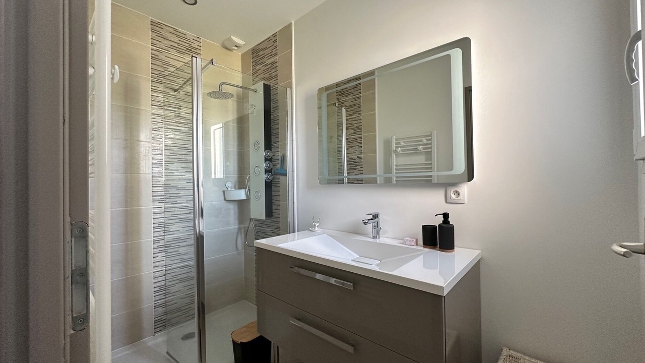 Photo of Bathroom in Rauzan