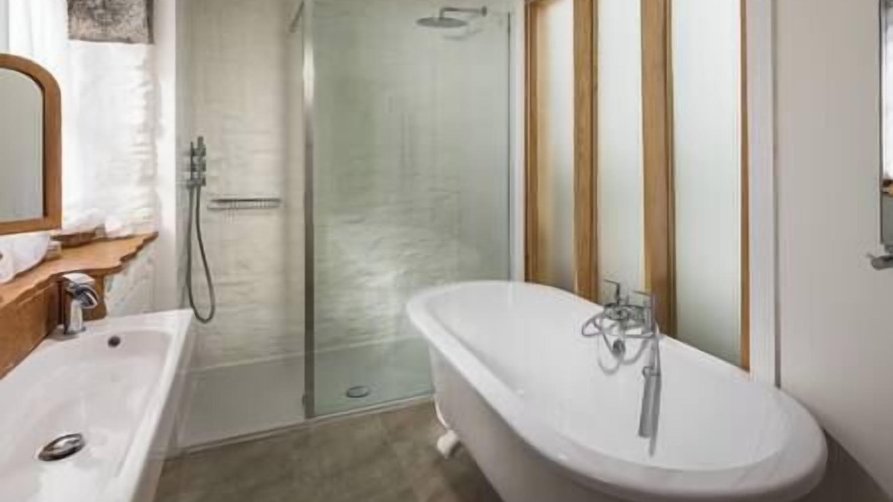 Photo of Bathroom in Pelynt