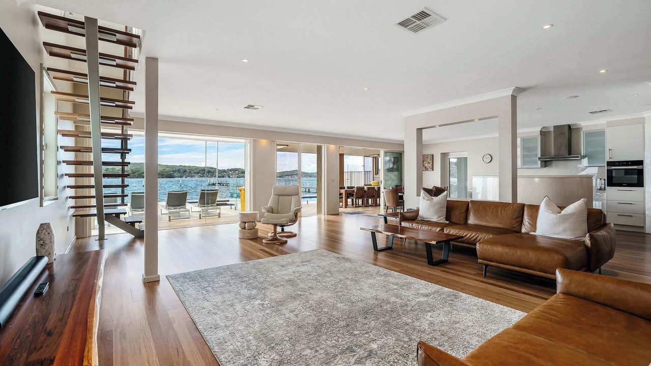 Photo of Livingroom in Point Clare