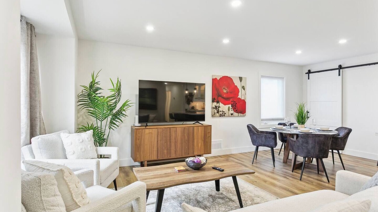Photo of Livingroom in Cooksville